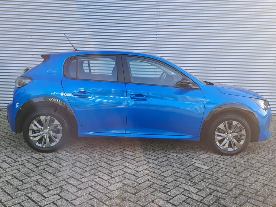 Peugeot e-208 EV Active Pack 50 kWh | Cruise control | Navigatiesysteem | Keyless start | DAB | LM Velgen | 100% Elektrisch | SOH 95,6 %