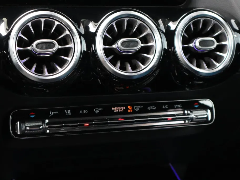 Mercedes-Benz GLA 200 Business Solution AMG l Trekhaak l Stoelverwarming l Memory