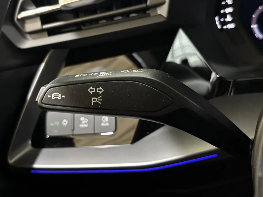 Audi A3 Limousine 110PK 30 TFSI S Edition Automaat | 1e eigenaar | Virtual Cockpit | Navi | Armsteun | Cruise Control | Zwarte Lichtmetalen Velgen | Apple CarPlay/Android Auto | Full LED koplampen | Keyless Entry |