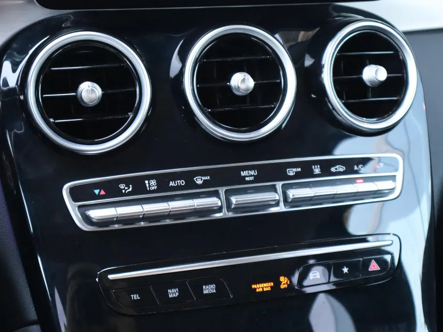 Mercedes-Benz GLC 300e 4MATIC Business Solution AMG l Keyless l Achteruitrij camera l Stoelverwarming