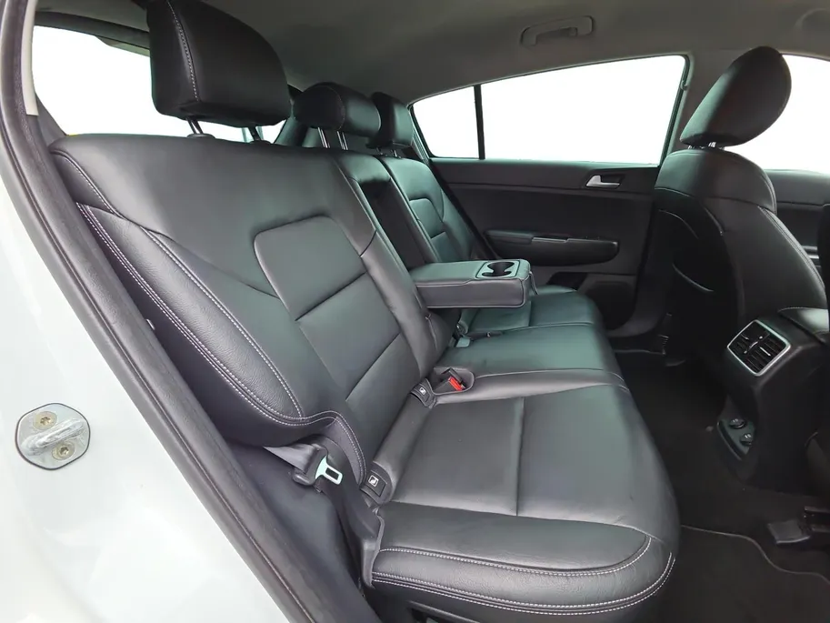 Kia Sportage 1.6 GDI DynamicLine | Dealer Onderhouden | Stoelverwarming voor en achter | camera | Navigatie | Cruise Control | LM Velgen 17' | Lader | 12 Maanden BOVAG Garantie |
