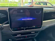 Volkswagen Passat Variant R-Line Edition 1.5 eHybrid 204 PK 6 DSG · Draadloze telefoonlader · Achteruitrijcamera · Sfeerverlichting · Black Style Pakket · Trekhaak inklapbaar, met elektrische ontgrendeling, incl. aanhangwagenmanoeuvreerhulp 'Trailer Assist' ·