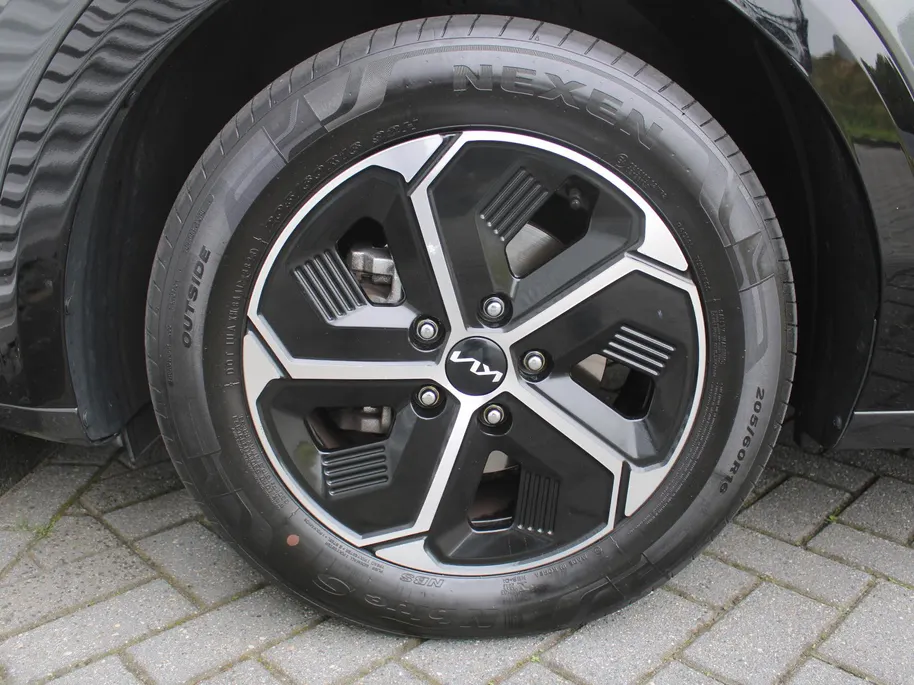 Kia Niro 1.6 GDi Hybrid DynamicPlusLine | Trekhaak | BTW Auto | Schuifdak | Stuur-/stoelverwarming | Cruise adapt. | Camera | Clima | Leer | HUD | LED | 16' LM |