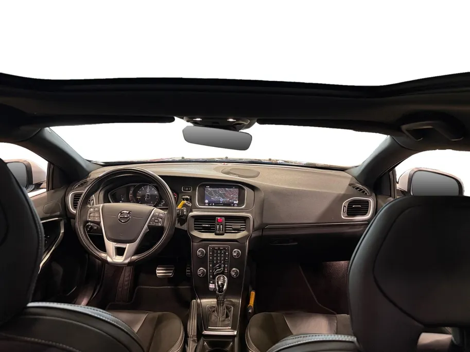 Volvo V40 1.5 T3 Polar+ Sport *Panorama*Aut.*Navi+Camera*Harman/Kardon*Stoel Verw.*Sportieve Auto!