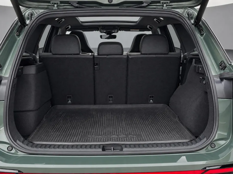 Volkswagen Tayron 1.5 eHybrid 272pk DSG R-Line Edition · Panoramadak · Inklap. Trekhaak · 360 Camera · Matrix LED · Dodehoeksensor · Stuur- & Stoelverwarming · Garantie t/m 16-02-2030 of 100.000km