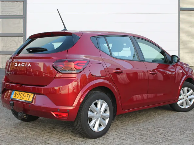 Dacia Sandero 1.0 TCe 90 PK LPG G3 Expression | Trekhaak | Camera achter | Airco | 12V aansluiting in kofferbak | Dode hoe detectie |