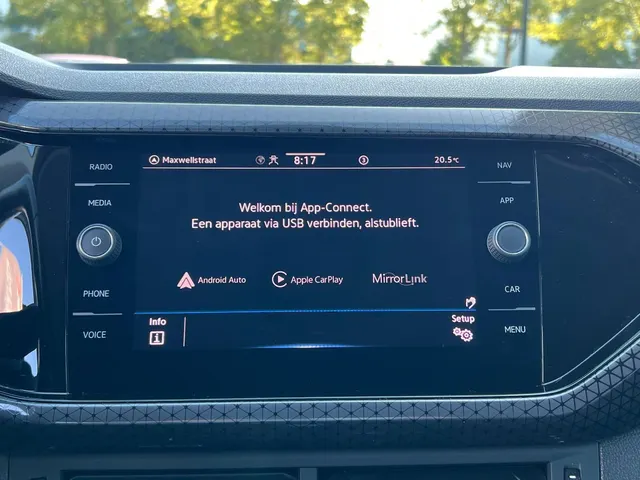 Volkswagen T-Cross 1.0 TSI Life AUTOMAAT | NAVIGATIE | APPLE CARPLAY | ANDROID AUTO | 17 INCH LMV | STOELVERWARMING | ADAPTIVE CRUISE CONTROL |