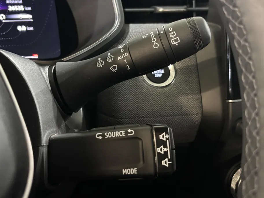 Renault Clio 90PK TCe GPF Techno | 9,3' Navi | Climate Control | Apple CarPlay/Android Auto | Camera | Cruise Control | Parkeersensoren | Full LED | Lichtmetalen Velgen | Digital Cockpit | Licht & Regen Sensor |