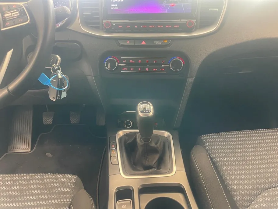 Kia Ceed Sportswagon 1.5 T-GDi DynamicLine | Cruise Control | Climate Control | Camera | Navigatie | LM Velgen | Trekhaak |