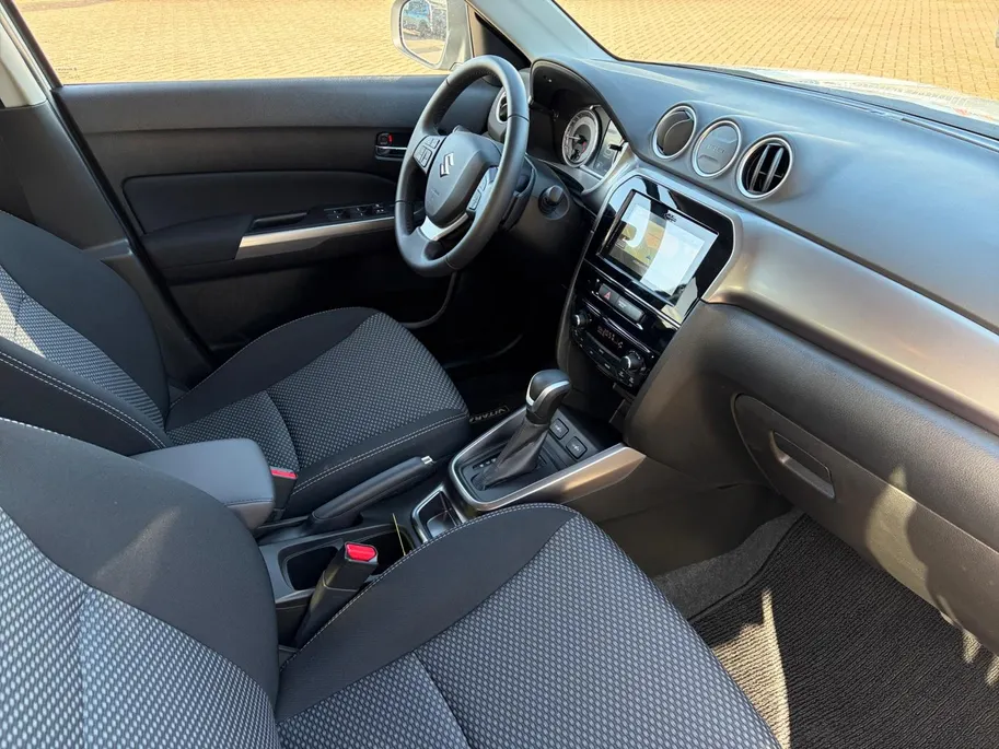 Suzuki Vitara 1.5 Hybrid Select *Automaat*Navi+Camera*Climate Control*LM. Velgen*Parc Assist*Zeer nette auto!