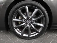 Mazda 3 2.0 e-SkyActiv-G M Hybrid 122 Luxury | Trekhaak | Stuur-/stoelverwarming | Leer | 360 Camera | Stoelgeheugen | 18' LM | HUD | LED | Cruise adapt. |