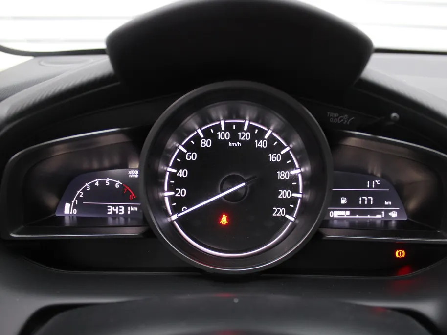 Mazda 2 1.5 e-SkyActiv-G 90PK 6MT Homura | Stuur-/stoelverwarming | Camera | Dodehoek detectie | LED | 16' LM | Carplay | Clima | Cruise |