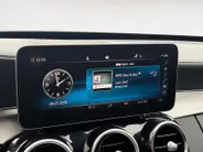 Mercedes-Benz C-Klasse Estate 300 e | Apple Carplay/Android Auto | Verwarmbare Voorstoelen | Privacy Glass | Climate Control | DAB | 12 maanden garantie |
