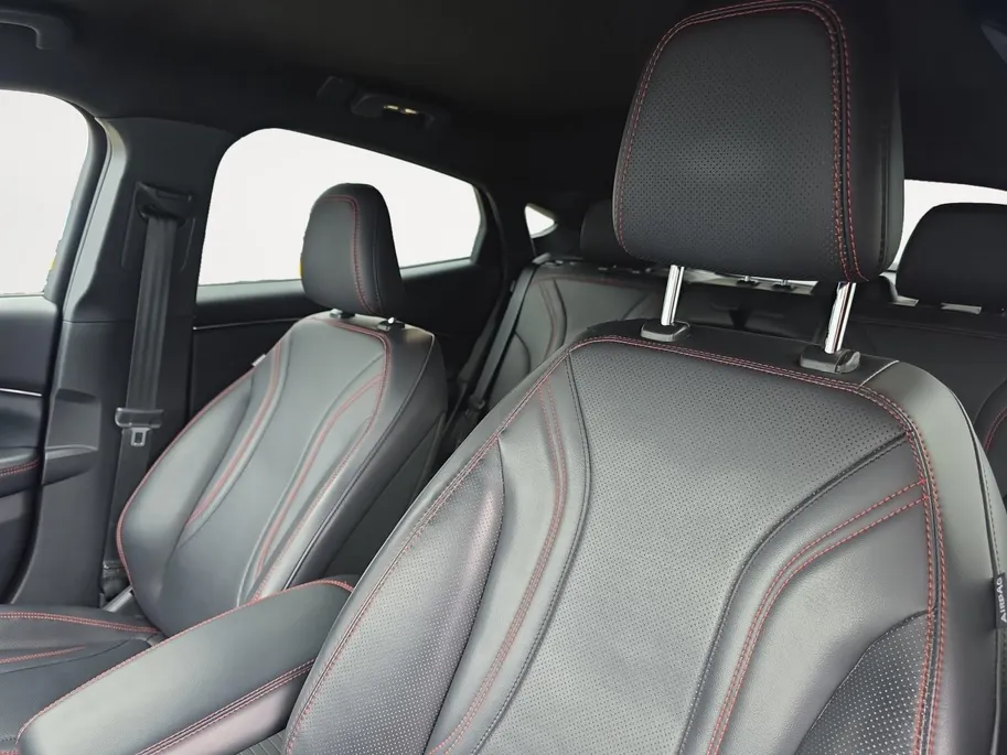 Ford Mustang Mach-E AWD 75 kWh | Dealer onderhouden! | Achteruitrijcamera | Dodehoek detectie | Premium Sound | Lederen bekleding | Memory Seats | Verlengde Fabrieksgarantie! |