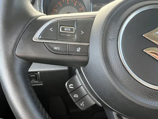 Suzuki Jimny 1.5 Stijl Automaat | Apple Carplay & Android Auto | Climate Control | Noppenbanden | 4 Zitplaatsen