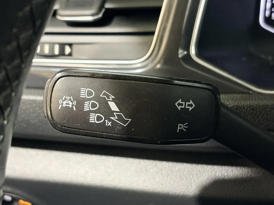 Volkswagen T-Roc 1.5 - 150PK TSI Sport | Digital Cockpit | Stoelverwarming | Navi | Apple CarPlay/Android Auto | Adaptive Cruise Control | Climate Control | Armsteun | Lichtmetalen Velgen |