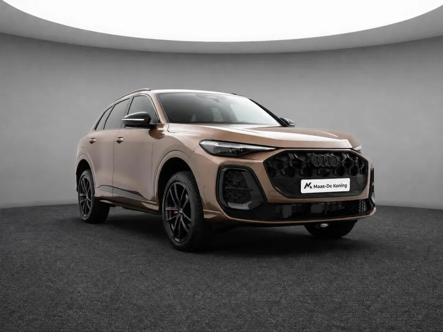 Audi Q5 e-hybrid quattro S edition Competition 367 PK · Tech pro · 20' LM Velgen · Glazen panoramadak · B&O Premium 3D