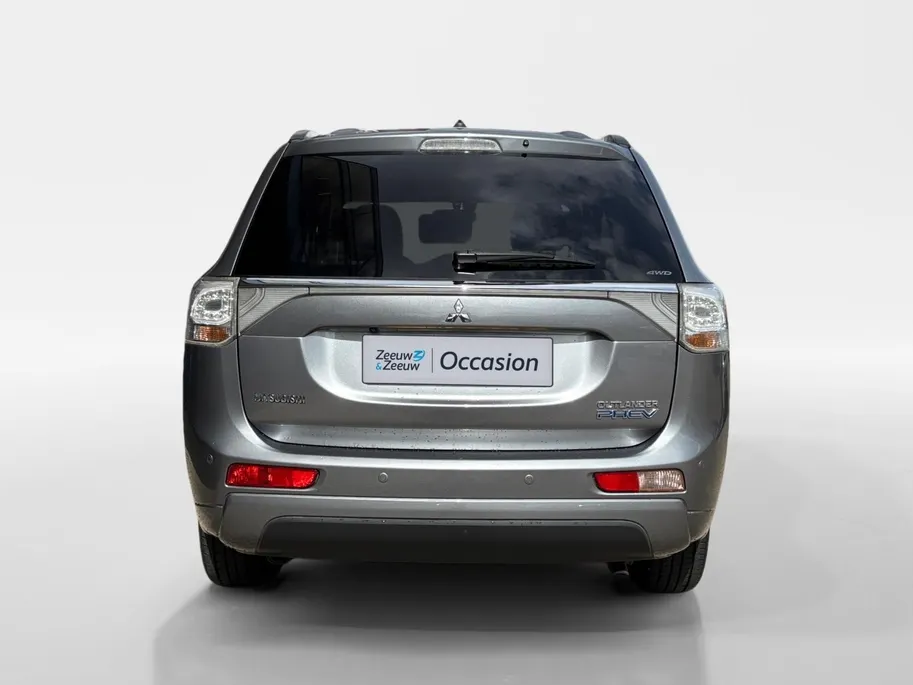 Mitsubishi Outlander 2.0 PHEV Instyle+ | Stoelverwarming voor | Leder interieur | Achteruitrijcamera | Climate control | Cruise Control