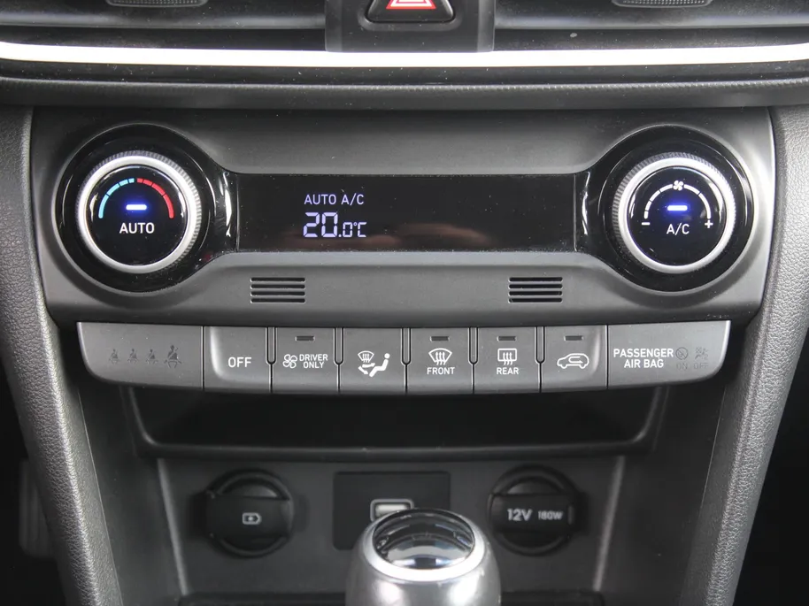 Hyundai Kona 1.6 GDI HEV Comfort | Trekhaak | Camera | 16' LM | Cruise adapt. | Navi | Apple Carplay/Android Auto | Clima | All seasons |