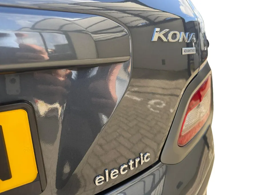 Hyundai Kona EV Fashion Design 39 kWh | Zeer nette auto | Dealer onderhouden | SOH 89,7% | Zeer compleet | Stoel & stuurverwarming | Apple Carplay / Android Auto |