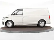 Volkswagen Bedrijfswagens Transporter 2.0 TDI L1H1 28 · Camera · Trekhaak · Apple/Android Car Play · Navigatie · Cruise Control · Vloerplaat · 16'' Inch · Garantie t/m 01-04-2028 of 100.000km