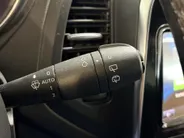 Renault Captur 90PK TCe Intens | Trekhaak | Navi | Climate Control | Bluetooth | Camera | Parkeersensoren | Cruise Control | Armsteun | Licht & Regen Sensor | Blind Spot |