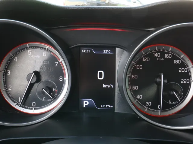 Suzuki Swift 1.2 Style Hybrid Automaat | Carplay | Keyless | AdaptiveCruise | AllSeasons