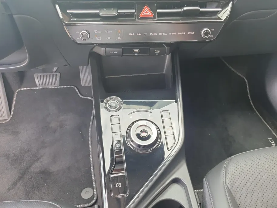 Kia Niro 1.6 GDi Hybrid DynamicPlusLine | Schuifdak | Stoel en stuurverwarming | Dodehoekdetectie | Head-up Display | Camera | verbruik 1 op 20!