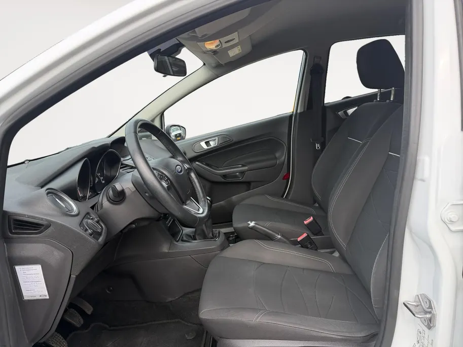 Ford Fiesta 1.0 Style Ultimate | Dealer onderhouden | NL auto | Navigatie | Parkeersensoren voor en achter | Achteruitrijcamera | 15' lichtmetalen velgen | Airco | Cruise control | Bluetooth | Privacy glas | Bovag garantie |