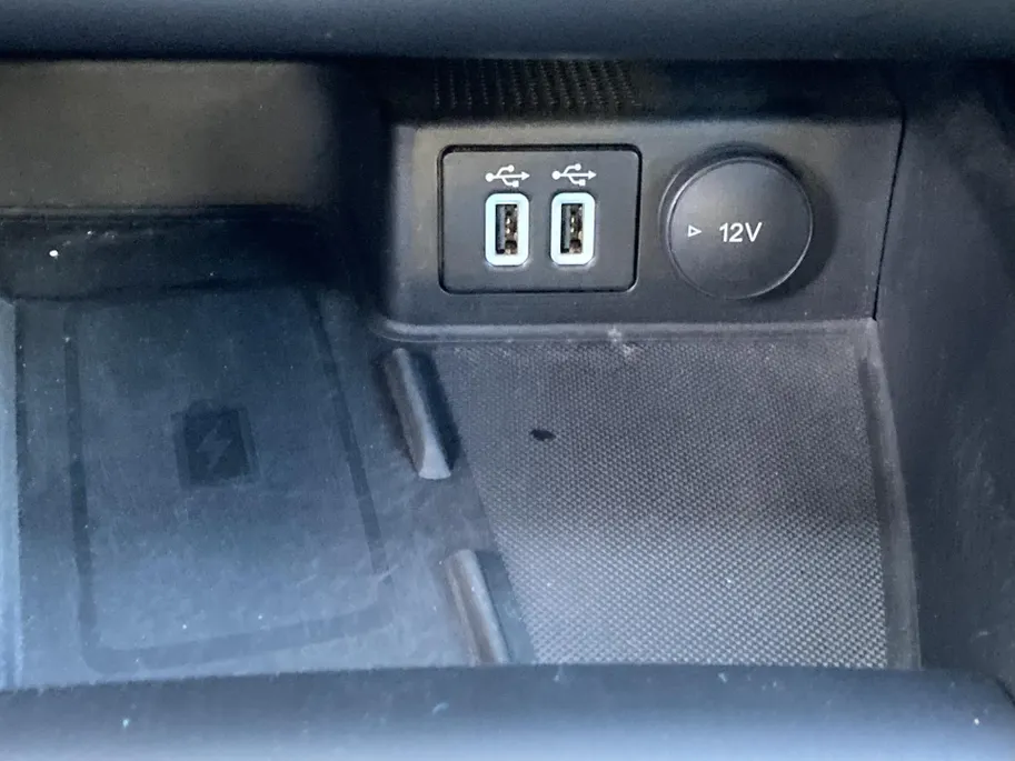Ford Kuga 2.5 PHEV 225 pk Titanium Navigatie-Draadloos opladen-achteruitrijcamera-parkeersensoren