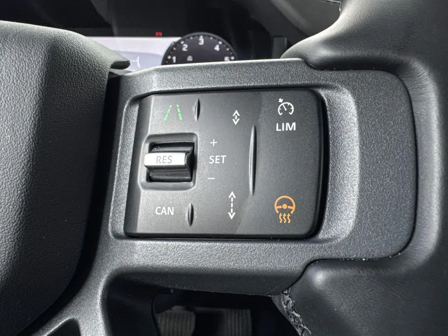 Land Rover Defender 110 2.0 P300e 110 X-Dynamic HSE