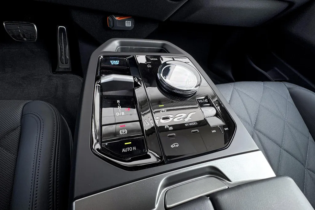 BMW iX xDrive60 112 kWh