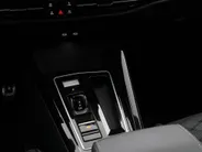 Volkswagen Golf 1.5 eTSI 150pk DSG R-Line Edition · Panoramadak · Apple/Android Car Play · Camera + Parkeersensoren · Garantie t/m 28-07-2030 of 100000km.