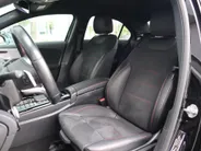 Mercedes-Benz A-Klasse 250 e AMG Line | HUD | Multispaak | LED | Navigatie | Camera | Automaat