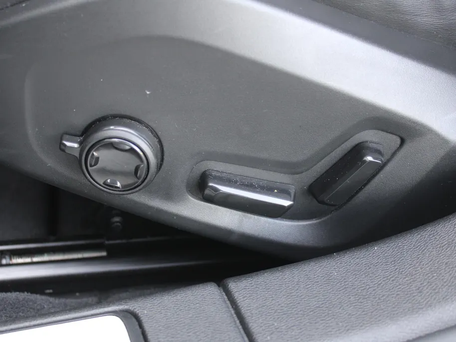 Volvo V60 2.0 T6 Plug-in hybrid AWD Plus Dark | Nappaleder | Trekhaak | HK audio | Schuifdak | Stuur-/stoelverwarming | Adap. Cruise | Dodehoek detectie | Geheugenstoelen | 360 Camera |