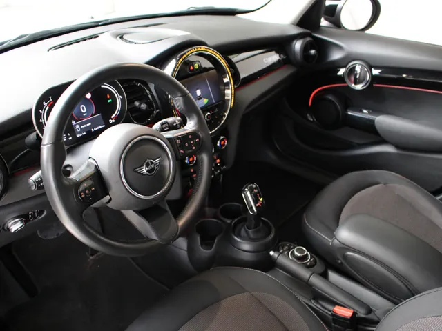 MINI Cooper Mini 1.5 Camden Edition Automaat | Navigatie | Climate Control | Cruise Control