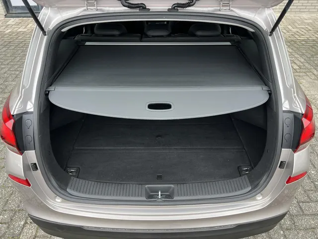 Hyundai i30 Wagon 1.4 T-GDI Premium | Apple Carplay & Android Auto | Climate Control | Lichtmetalen Velgen | Cruise Control