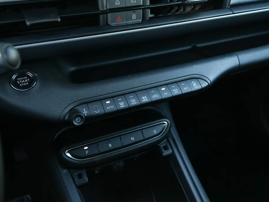 Jeep Avenger 1.2 e-Hybrid Black Edition | Winter | Navi | Carplay