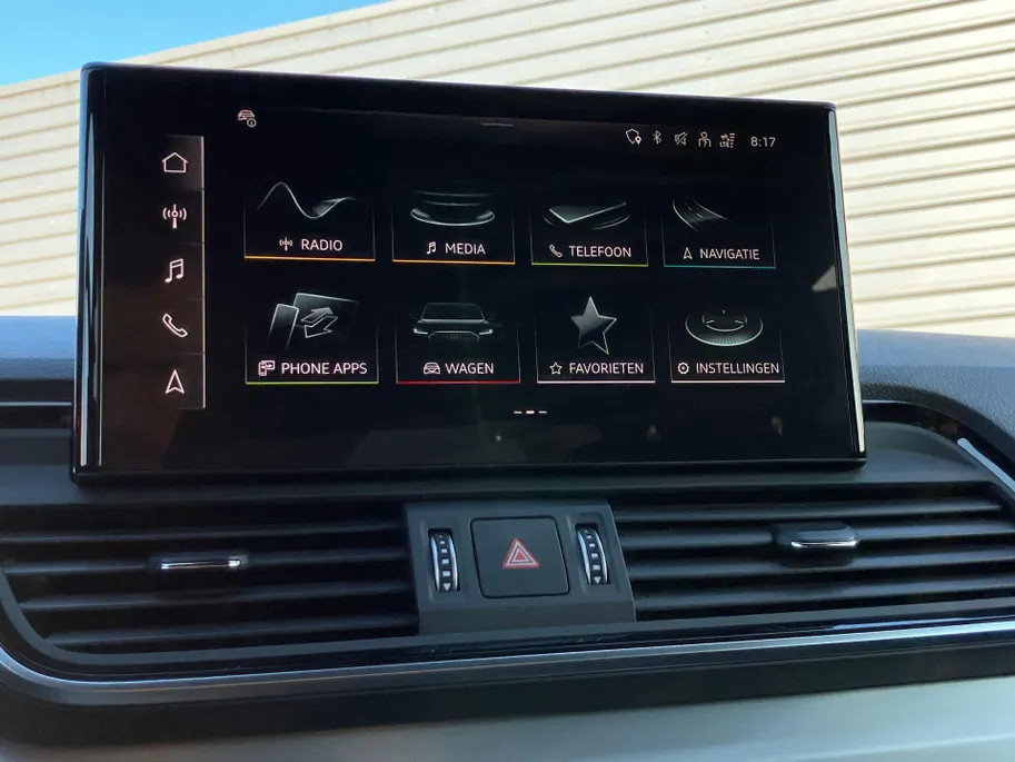 Audi Q5 50TFSIe 299PK S line · Panoramadak · Trekhaak · Camera + parkeersensoren · Apple/Android Car Play · Stoelverwarming ·