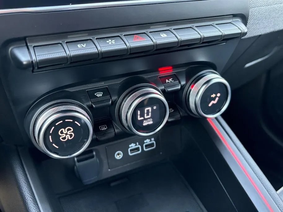 Renault Clio 1.6 E-Tech Full Hybrid 145 techno Apple Carplay/Android Auto , navi , camera , tel , lm velgen , parkeersensoren .