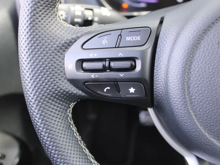 Kia Picanto 1.0 DPI GT-Line | Stuur-/stoelverwarming | Schuifdak | Camera | Dodehoek detectie | Telefoonlader | Clima | Navi | 16' LM | LED | Cruise |