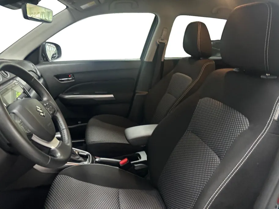 Suzuki Vitara 1.5 Hybrid Select AUTOMAAT NAVI AIRCO ADAPTIEVE CRUISE CONTROLE STOELVERWARMING  LM VELGEN APPLE CARPLAY ANDROID AUTO ZEER MOOIE AUTO