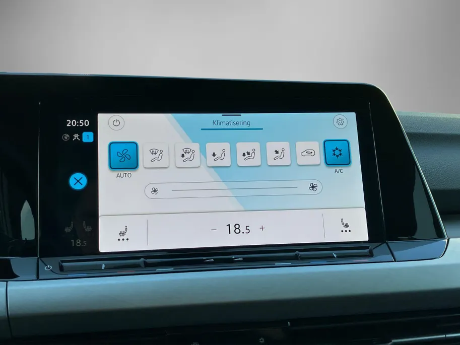 Volkswagen Golf Variant 1.0eTSI/110PK Life DSG · Navigatie · Camera + Parkeersensoren · Apple/Android Car Play · Stoelverwarming · Elektrische stoelverstelling ·