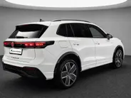 Volkswagen Tiguan 1.5eHybrid 150kW/204PK R-Line Black Style · Leder · Trekhaak · Panoramadak · 360°Camera · Garantie t/m 28-10-2030 of 100000km.