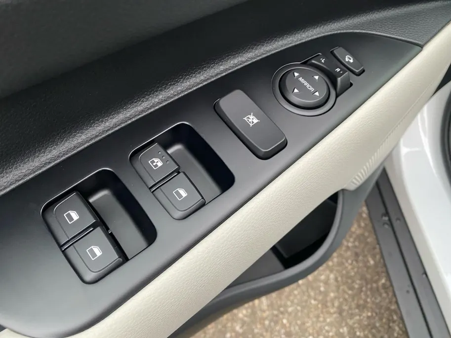 Kia Stonic 1.0 T-GDi MHEV GT-Line | Navigatie | Schuif/kantel dak | Stoel + Stuurverwarming | Cruise control | LM-Velgen | GT-Line