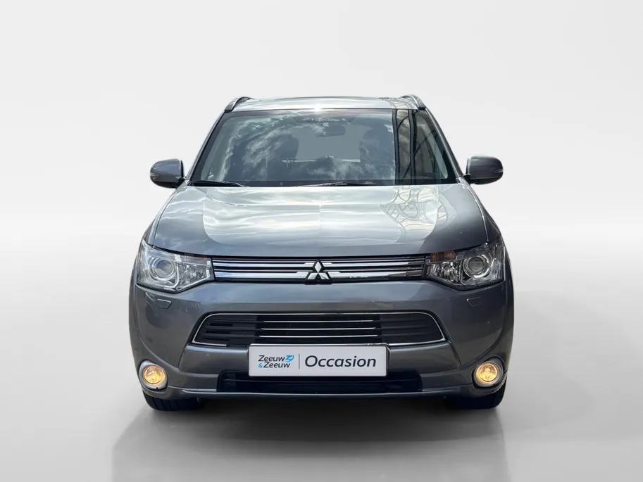 Mitsubishi Outlander 2.0 PHEV Instyle+ | Stoelverwarming voor | Leder interieur | Achteruitrijcamera | Climate control | Cruise Control