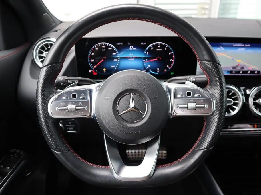Mercedes-Benz GLA 200 Business Solution AMG l Trekhaak l Keyless l Panoramadak l Ambiente lichtpakket