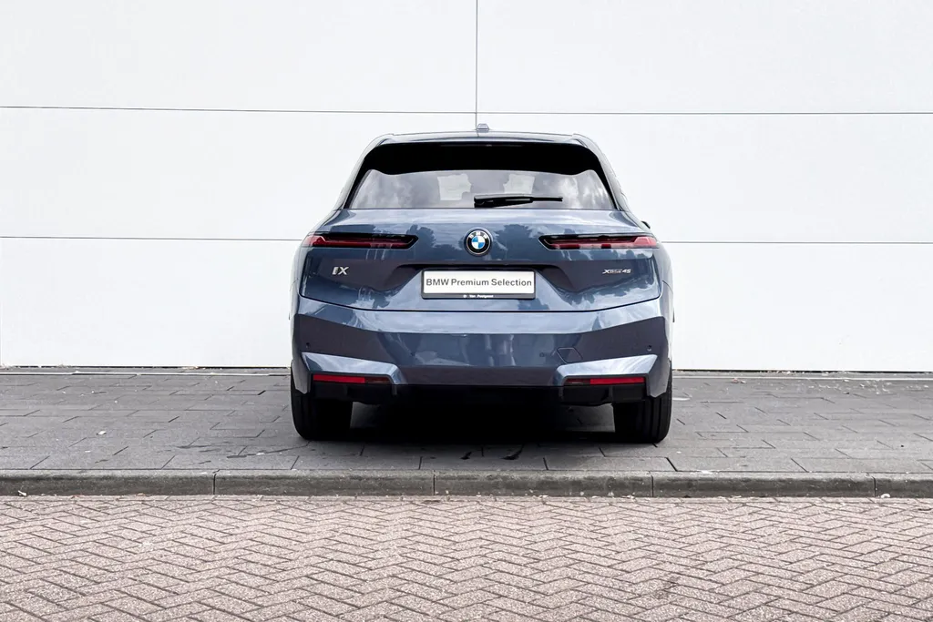 BMW iX xDrive45 101 kWh