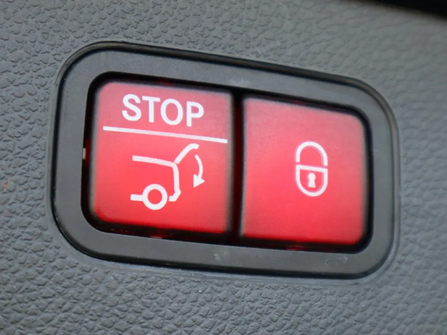 Mercedes-Benz GLC 300e 4MATIC Business Solution AMG l Keyless l Achteruitrij camera l Stoelverwarming