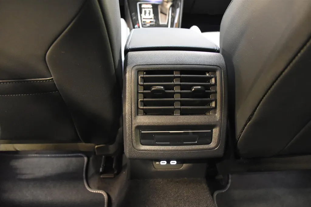 Volkswagen Golf 1.5 eHybrid GTE | Panoramadak | 360° Camera | Navigatie